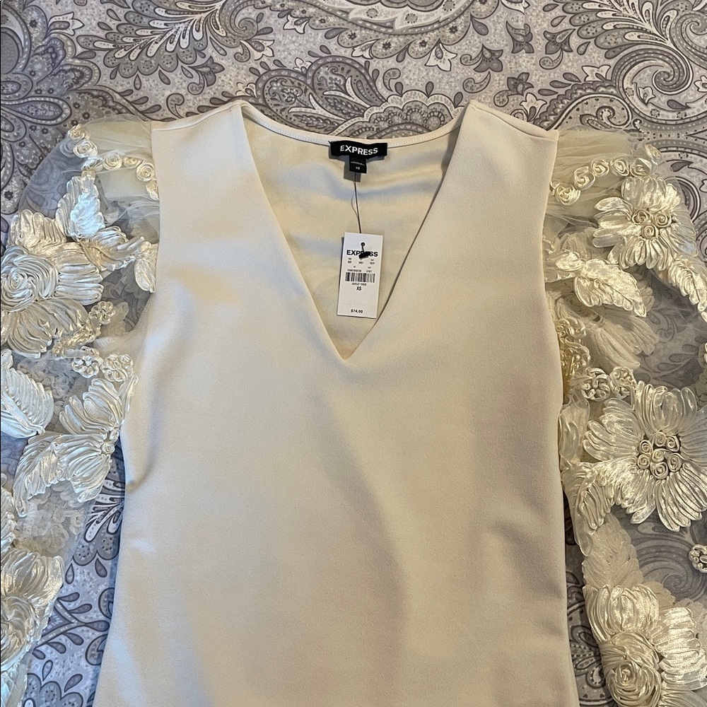 Express Ivory Bodysuit with Lace Floral Sleeves - Picture 4 of 8